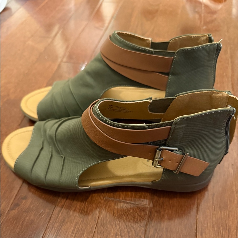 Comfortview Olive and Tan Women's Sandals